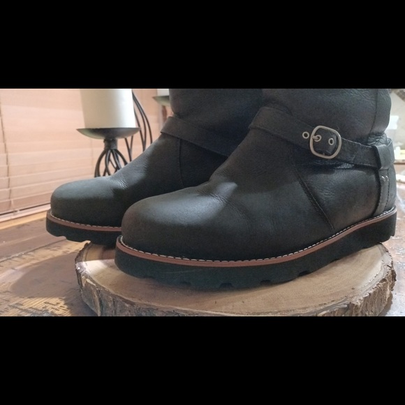 Ugg Noira Calf Boots - Picture 2 of 8